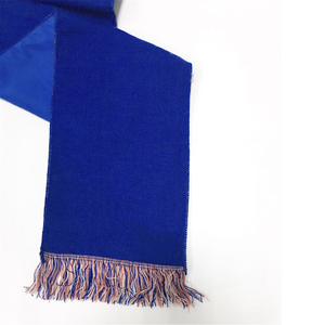 Écharpes de club de football 100 % tricotées, haute qualité, coupe-vent, durables, pour hommes et femmes, avec broderie de patchs personnalisés - Product Image 2