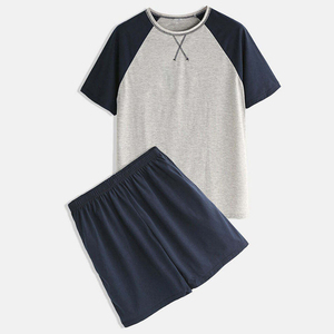 Conjunto de dos piezas unisex de algodón para verano, camiseta de manga corta raglán y pantalones cortos con bloques de color, cuello redondo, informal, transpirable y ligero. - Product Image 5