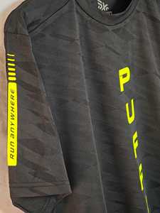 Camiseta Deportiva PUFFIN Personalizada OEM para Hombre, Corte Regular, Manga Corta, Estampado de Letras, Secado Rápido, Cuello Redondo, Estampado Reflectante - Product Image 4