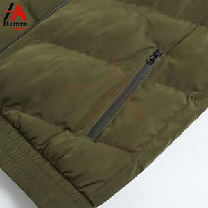 Chaqueta acolchada con capucha de oliva negra para hombre personalizada 300 GSM poliéster acolchado invierno chaqueta de burbujas a prueba de viento - Product Image 5