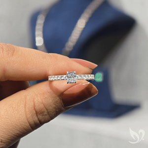 Anillo de Compromiso con Diamante Cultivado en Laboratorio de Corte Cojín Alargado de 0.5 Quilates, Certificado IGI, Oro Sólido de 10K, Anillo de Lujo para Aniversario o Boda - Product Image 5