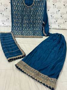 "Ensemble Gharara chinon lourd avec Dupatta brodé, intérieur en soie crêpe et style palazzo cousu" - Product Image 5