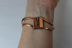 Pulsera de cobre hecha a mano con diseño de avión para mujer, brazalete de cobre, pulsera de cobre puro ecológica con diseño de avión. - Product Image 3