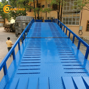 Rampa Móvil Hidráulica Premium de 10000 kg, Elevación Máxima de 11500 mm, Rampa de Carga para Camiones Contenedores de 1700 mm para Montacargas - Product Image 1