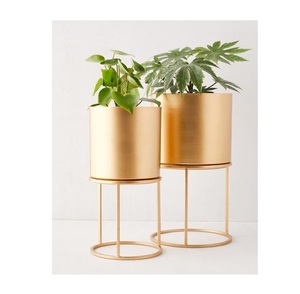 Pot de fleurs en métal noir très demandé avec support en fer doré, lot de 2, parfait pour la décoration de la maison, du salon et du jardin - Product Image 3