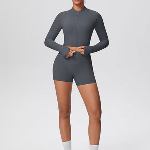 Ensemble de sport femme effet seconde peau couleur unie avec veste zippée à manches longues et short de yoga pour l'extérieur et la gym - Product Image 3