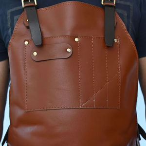 ผ้ากันเปื้อนหนังแท้สีดำปักโลโก้ตามสั่ง สำหรับทำอาหาร ปิ้งย่าง งานครัว บาร์เทนเดอร์ งานไม้ ช่างทำผม เชฟ - Product Image 2