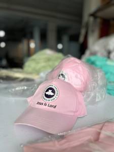 Gorra de béisbol rosa de sarga lavada de 6 paneles con estampado por transferencia térmica, ajustada, con logo personalizado de fe y culto, informal para exteriores - Product Image 1