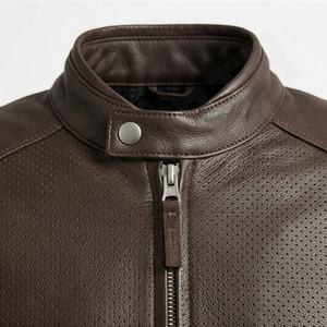 แจ็คเก็ตหนังแท้สำหรับขี่มอเตอร์ไซค์คุณภาพดีที่สุดสำหรับผู้ชาย รุ่นใหม่ล่าสุดสำหรับฤดูหนาว พร้อมแผ่นป้องกันที่ถอดออกได้ สามารถสั่งทำได้ - Product Image 4