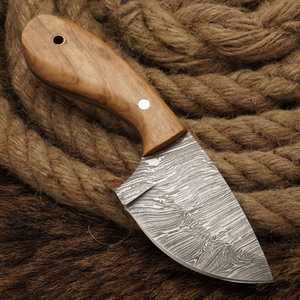 Couteau de chasse artisanal en acier Damas, personnalisé, avec manche en bois d'olivier et étui en cuir - Product Image 2