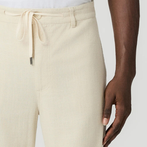 Pantalon en jean pour homme avec taille élastique, matière confortable, cordon de serrage pour un ajustement confortable et décontracté, design avec logo tendance - Product Image 3