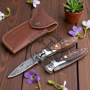 Cuchillo de bolsillo Damasco hecho a mano con diseño nuevo y personalizado, con mango de madera Pakka roja, el mejor cuchillo plegable para acampar y cazar. - Product Image 3
