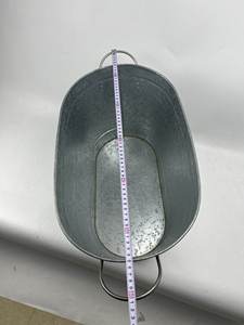 Jardinière moderne longue en métal galvanisé pour sol et balcon, style rustique, durable, pour fleurs et plantes vertes, usage extérieur. - Product Image 1