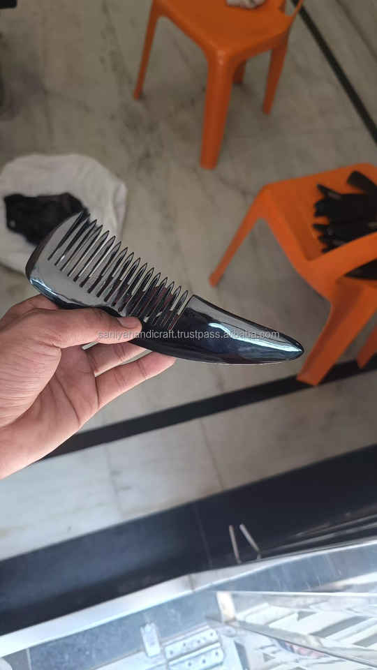 High Quality Simple Buffalo Horn Comb Natural Black Styling Tool for Hair Care Wholesale Price on Natural Crafts