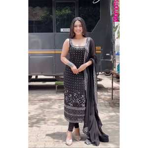 Ensemble de costume élégant de créateur taille XL avec broderie de fils et travail de miroir véritable - Product Image 4