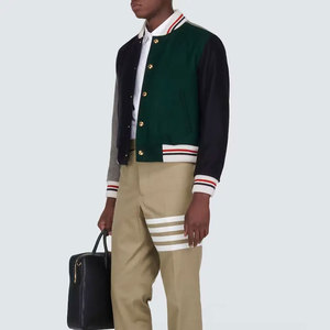 เสื้อแจ็คเก็ตวาร์ซิตี้ผู้ชายแบบมีโลโก้สั่งทำพิเศษ พร้อมลายปะติดและลายการ์ตูน แขนหนัง ผ้าวอร์สเตด มีฮู้ด เสื้อแจ็คเก็ตฤดูหนาว - Product Image 1