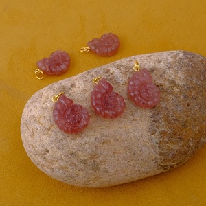 Colgante de Concha de Nautilus Tallada con Cuarzo Cereza Chapado en Oro Latón de Moda, Joyería de Piedras Preciosas Naturales Unisex - Product Image 5