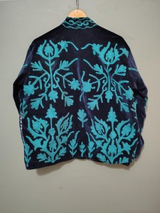 เสื้อแจ็คเก็ตกำมะหยี่ปักมือสุดหรู สีน้ำเงิน ลายดอกไม้แบบแคชเมียร์ เสื้อโค้ทสไตล์โบโฮสำหรับผู้หญิง เสื้อคลุมฤดูหนาวสำหรับผู้หญิง - Product Image 2