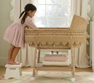 Cesta de mimbre premium tejida a mano con forma de concha para bebé, con colchón suave – Cesta natural para guardería - Product Image 2