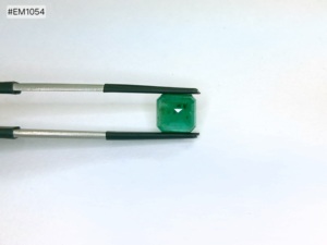 Esmeralda Premium Zambiana Octogonal de 5.04ct, Color Verde Intenso, Gema Suelta de Alta Calidad, Ideal para Anillos y Diseños de Joyería Audaces - Product Image 2