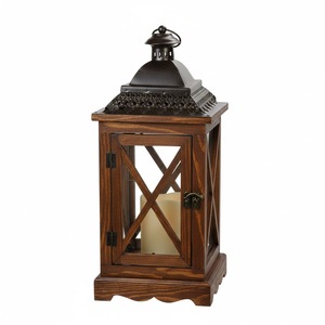 Farol de madera clásico en color blanco envejecido con tapa y asa de metal, portavelas decorativo para decoración del hogar, uso en interiores y exteriores. - Product Image 4