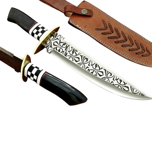 Cuchillo Bowie Hecho a Mano con Hoja de Acero Grabada en Plata, Mango de Madera Negra, Guardacuchillos Dorado y Funda de Cuero Marrón, Cuchillos de Caza Personalizados - Product Image 3