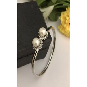 Attractive Premium Quality Brass Real Pearls Bracelet with Silver Plating Trendy Design for Party Wedding Events Wear for Women - Product Image 2