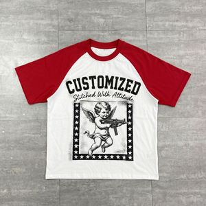 T-shirt à manches raglan personnalisé pour homme avec imprimé ange tenant une arme, bordure contrastée rouge et blanc, style décontracté, tissu jersey - Product Image 2