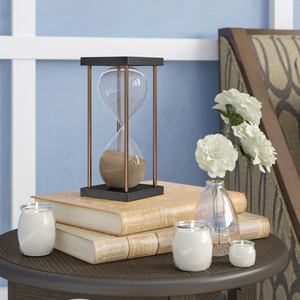 Minuteur à sable rond en métal plaqué or fait main, poli, au design côtier moderne pour la décoration de la maison, du bureau et du salon - Product Image 3