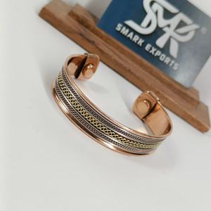 Bracelet ouvert traditionnel en cuivre magnétique multicouche, léger, artisanal, réglable, avec motif chaîne - Product Image 6