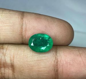 พลอยมรกตธรรมชาติแบบเม็ดเดี่ยว, มรกตสีเขียวขายส่ง, พลอยมรกตสีเขียวเข้มทรงรีเจียระไน - Product Image 1