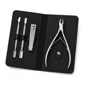 Kit de manucure en acier inoxydable avec coupe-ongles et outils pour cuticules dans un étui noir, ensemble de manucure portable de style classique - Product Image 1
