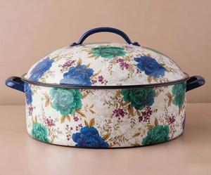 Grande marmite en émail avec couvercle, base blanche, motif floral bleu-vert, feuilles dorées, poignées et bouton bleu foncé - Product Image 1