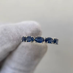 Anillo de zafiro natural con corte ovalado, cinco piedras de zafiro, anillo de compromiso, joyería de zafiro azul para ella - Product Image 1