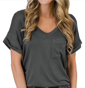T-shirt col en V pour femme en gros avec broderie de logo personnalisé, patchs en tissu maille, mousseline et tissu éponge écologiques, col en V en coton - Product Image 5