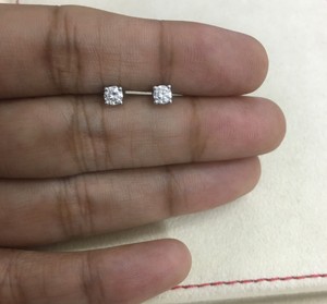 Boucles d'oreilles clous solitaires en diamant naturel Jewelspaark pour femme, 0,30 carats au total, en argent sterling 925 plaqué rhodium, taille brillant, serti à griffes - Product Image 4