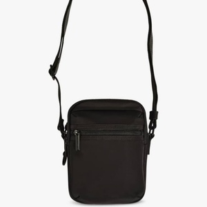 Bolso Bandolera de Cuero Negro de Alta Calidad con Correa Ajustable, Bolsillo Frontal con Cremallera, Logotipo Personalizado, Proveedor al por Mayor - Product Image 4