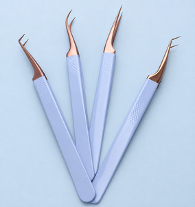 Ensemble de 4 pinces professionnelles pour extensions de cils, pointe or rose, antidérapantes, manche bleu clair, kit d'outils pour cils - Product Image 5