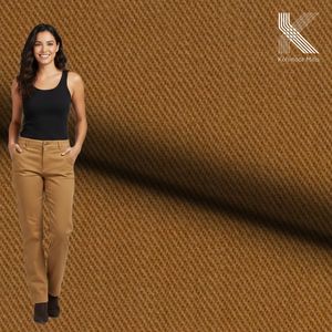 Tissu sergé 2/1 en coton (97%) et élasthanne (3%) de 325 g/m², teint pigmentaire, doux et extensible, pour pantalons chino – Vente en gros - Product Image 2