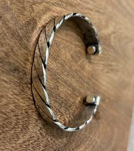 Bracelet manchette ajustable pour femme en fil torsadé tressé, en métal plaqué argent, tendance, sans nickel, inaltérable, taille unique, bijou pour elle - Product Image 3