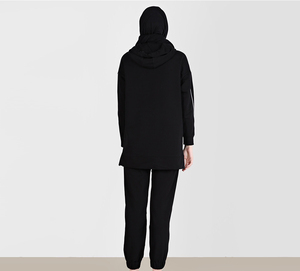 Ensemble de survêtements modestes ethniques islamiques pour femmes avec capuche, style arabe de Dubaï, couleur noire unie - Product Image 4