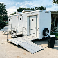Remorque WC portable trois postes, toilettes pour hommes, femmes et accessibles aux personnes à mobilité réduite, rampe en aluminium pour fauteuil roulant, salle de bain mobile à louer