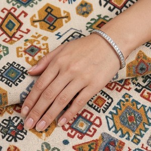 สร้อยข้อมือเทนนิสเงินแท้ 925 สำหรับผู้หญิง ประดับเพชรทรงกลมแบบฝังช่อง ดีไซน์เรขาคณิตคลาสสิก เหมาะสำหรับใส่ทุกวัน - Product Image 2