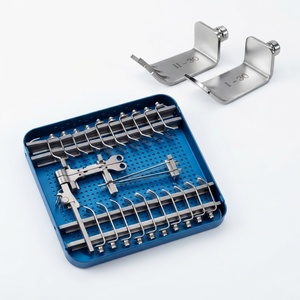 Ensemble d'instruments de chirurgie orthopédique de la colonne vertébrale avec lames de rétracteur et plateau de stérilisation pour des interventions de précision - Product Image 1