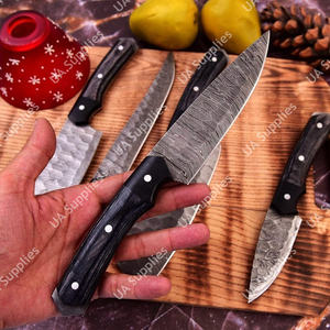 Cuchillo único hecho a mano de acero de Damasco con hoja martillada de espiga completa, ligero, multiusos, ecológico, duradero y afilado como una navaja, con mango de madera. - Product Image 5