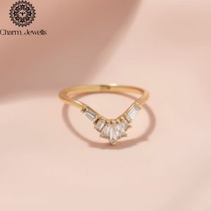 แหวนหมั้นทรงคุชชั่นประดับมอยส์ซาไนต์ชุบทองคำสีกุหลาบจาก Charm Jewells พร้อมตัวเรือนแบบหนามเตย แหวนผู้หญิงสไตล์คลาสสิก - Product Image 1