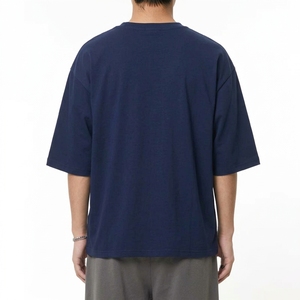 เสื้อยืดคอตตอนสีกรมท่าทรงโอเวอร์ไซส์สำหรับผู้ชาย แขนสั้น คอกลม สไตล์ลำลอง ทรงหลวม ผ้าเจอร์ซีย์ถัก ย้อมสีพื้น - Product Image 6