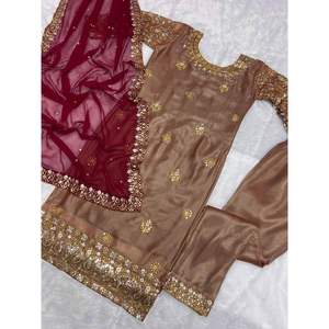 Ensemble haut et bas décontracté en mousseline de soie fantaisie avec broderie et sequins, avec dupatta, marron, 100% coton, col en V, motif floral, longueur entière - Product Image 3