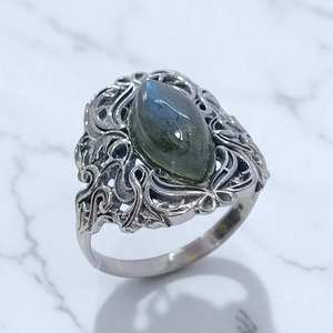 แหวนเงินแท้ 925 ประดับมูนสโตนทรงมาร์คีส์ยาวและลาบราดอไรต์ ดีไซน์โบโฮ ทำมือ งานแฮนด์เมด แรงบันดาลใจจากธรรมชาติ - Product Image 3