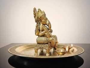 Grande statue de dieu en laiton |   Artisanat métallique fait main, Art Pop moderne, Écologique, Dieu hindou de la Chance, Décoration de temple domestique pour anniversaire - Product Image 2